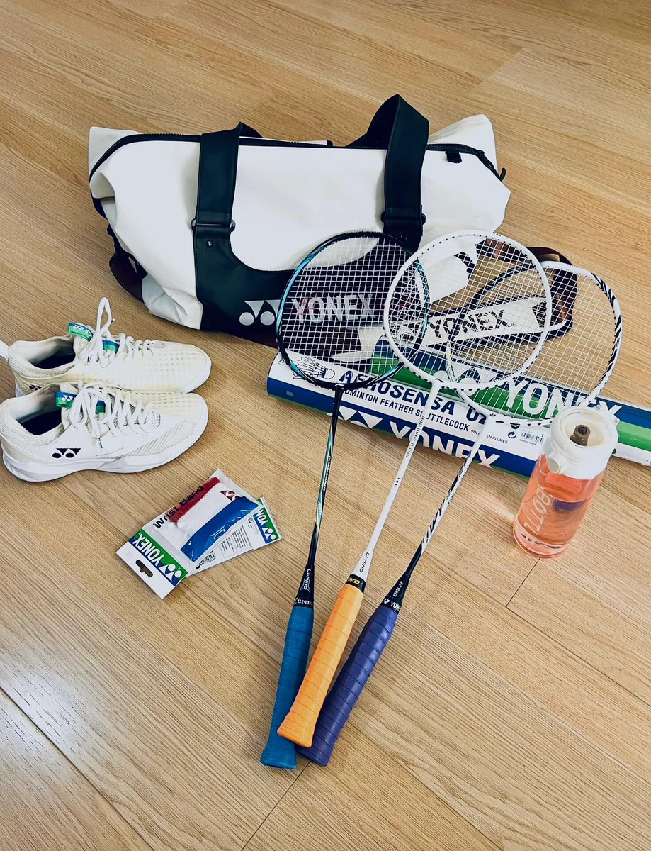 🏸 I made an appointment with my girlfriends to play badminton today. It’s a sport and a joy. Let’s enjoy this happy time together! 💖🎈