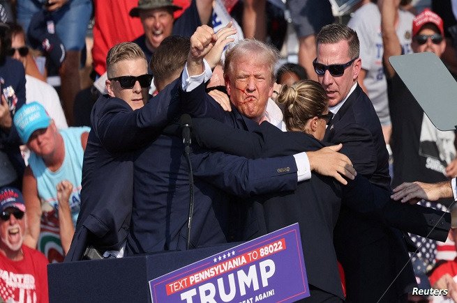 محدودية أثر محاولة اغتيال #ترامب على  المشهد السياسي في #الولايات_المتحدة_الأميركية لا تعني عدم قدرة المرشحين وحملاتهم الانتخابية والحزبين الديمقراطي والجمهوري على توظيف الحادث لتحقيق بعض المكاسب السياسية.
#بايدن
#كامالا_هاريس
#مركز_الأهرام_للدراسات_السياسية_والاستراتيجية
#Acpss