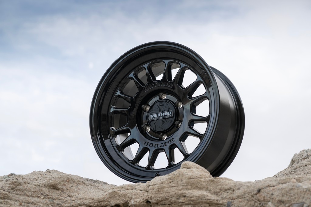 methodracewheel's tweet photo. A modern design and unmatched performance make the #318 Standard wheel a perfect fit for your rig!⁠ Available in both Gloss Black and Method Bronze ⚡️⁠ ⁠
⁠
👉️ Shop the 318: https://t.co/31BEmPHcwT

#MethodRaceWheels #MRW #Method #OffroadWheels #Wheels #Offroad https://t.co/B6pl8OTvb6