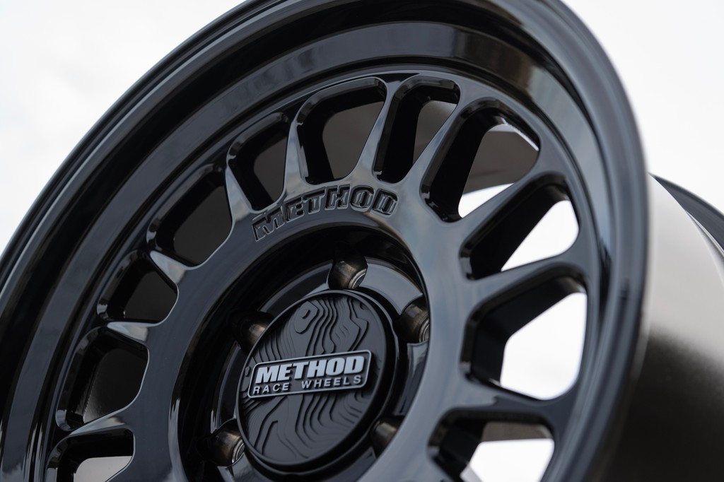 methodracewheel's tweet photo. A modern design and unmatched performance make the #318 Standard wheel a perfect fit for your rig!⁠ Available in both Gloss Black and Method Bronze ⚡️⁠ ⁠
⁠
👉️ Shop the 318: https://t.co/31BEmPHcwT

#MethodRaceWheels #MRW #Method #OffroadWheels #Wheels #Offroad https://t.co/B6pl8OTvb6