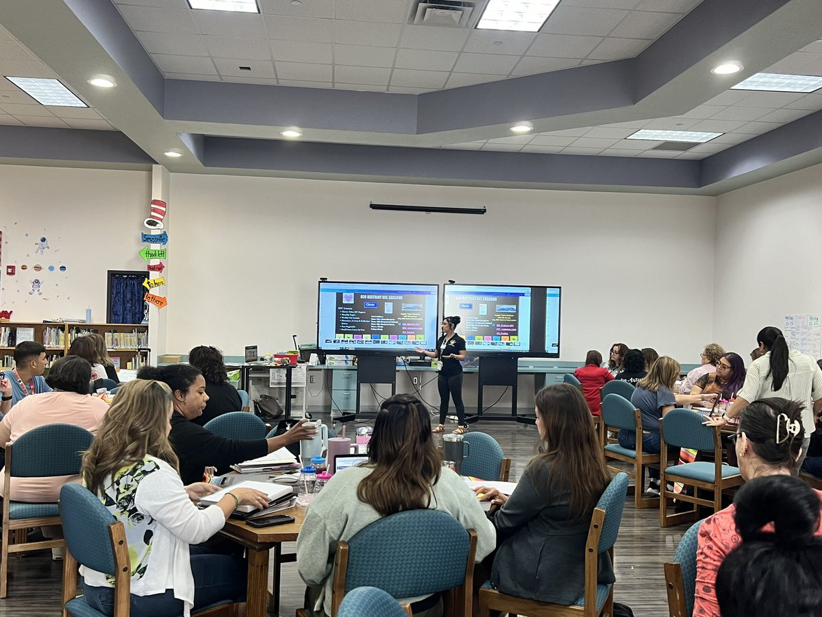 cchavez2021's tweet image. Check out @vherna_'s stellar presentation covering everything from SEL curriculum to crisis protocols and details on her top-notch school counseling program! 🌟 #ImpressiveWork @RELWashingtonES