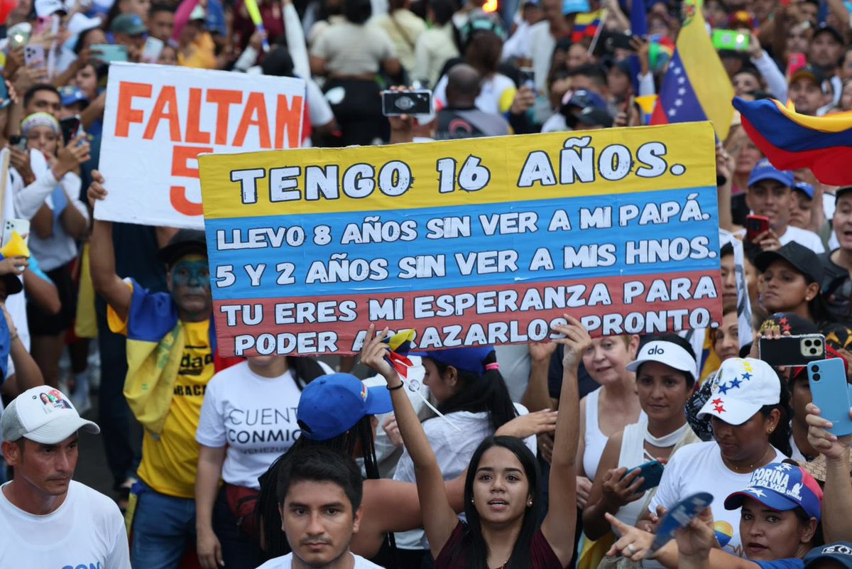 OrlvndoA's tweet photo. “Llevo 8 años sin ver a mi papá. 5 y 2 años sin ver a mis hermanos. Tú eres mi esperanza para poder abrazarlos pronto”.

Hoy en Zulia. https://t.co/MKHQHE64Rw