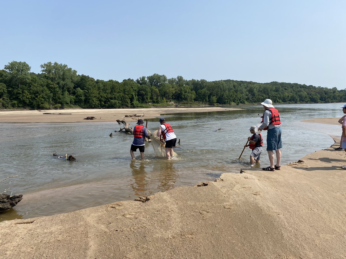 FriendsoftheKaw's tweet photo. We had such a great time on the river today with the KU Field Ecology class!  It was a beautiful day to learn about the river, reservoirs, and aquatic life. Thanks for paddling with us, everyone! Thanks also to David S. for sharing his pictures. 

#friendsofthekaw
#kansasriver https://t.co/5kA8pJNWK8