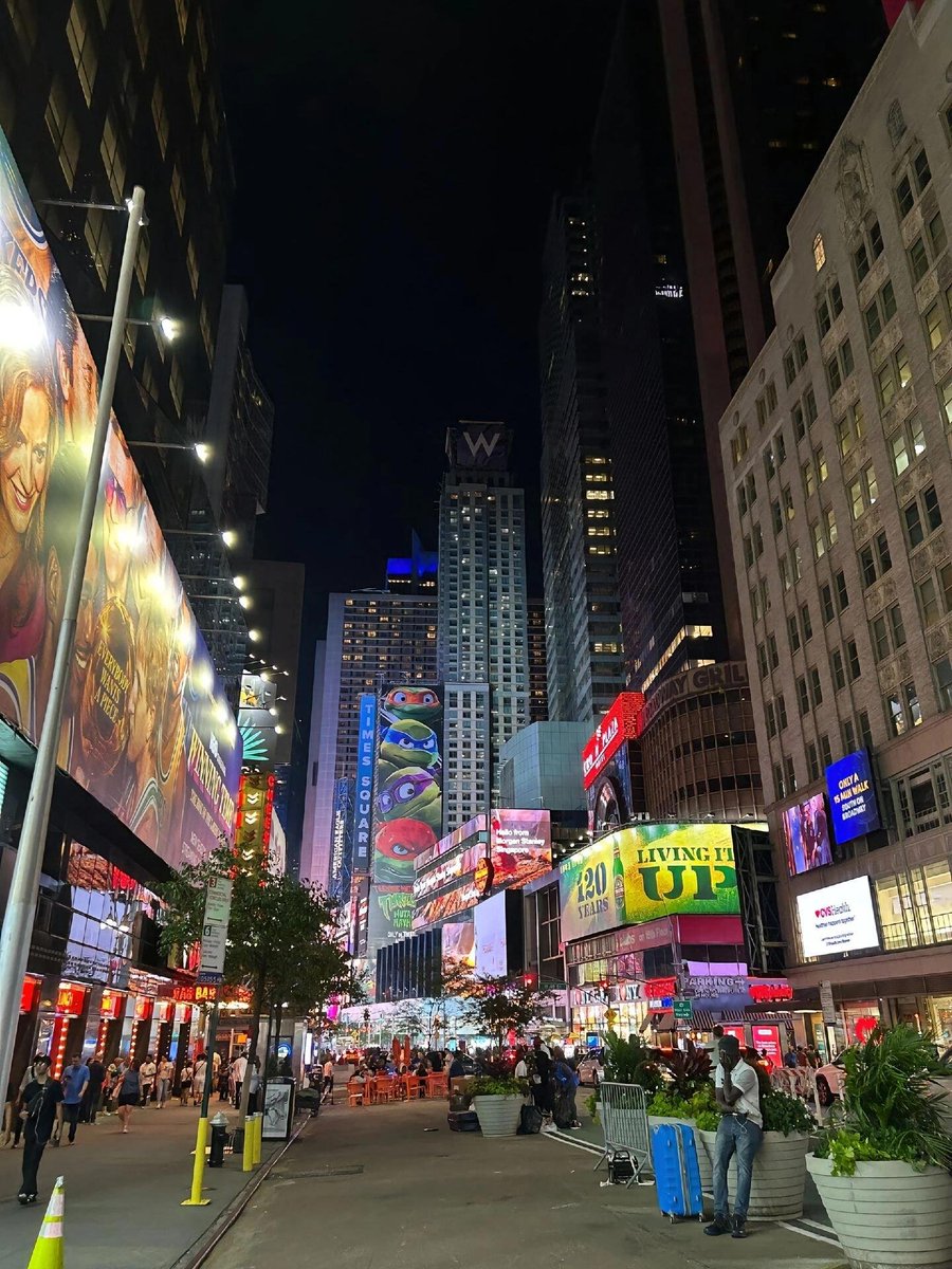 Laughingpearw's tweet image. Whether it is sunny or cloudy, whether it is cold or warm, whether we like it or not, we have to endure the wind, frost, rain and dew.