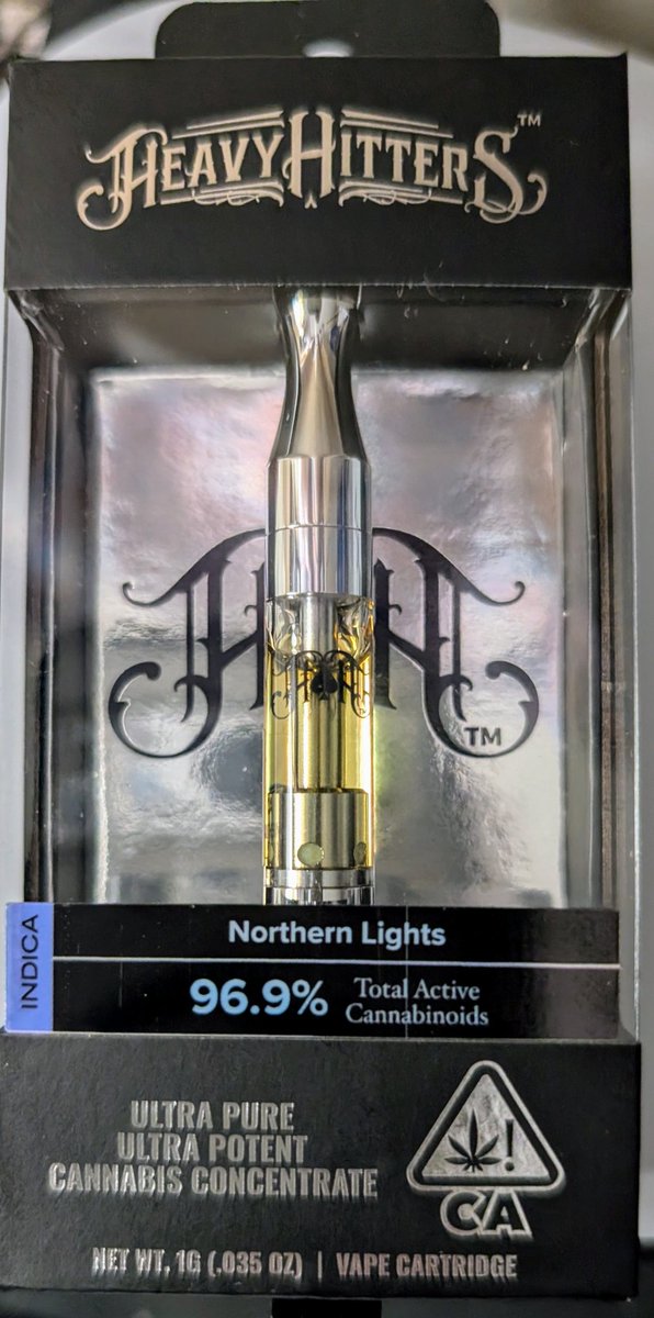 mrericjward's tweet image. Oh sweet relief. Yes, that is a @Heavyhitters 510 cart of Northern Light, an old school Indica strain. 96.8% THC. Goodbye nausea, hello sleep. #Embarc #heavyhitters #northernlights #indica
