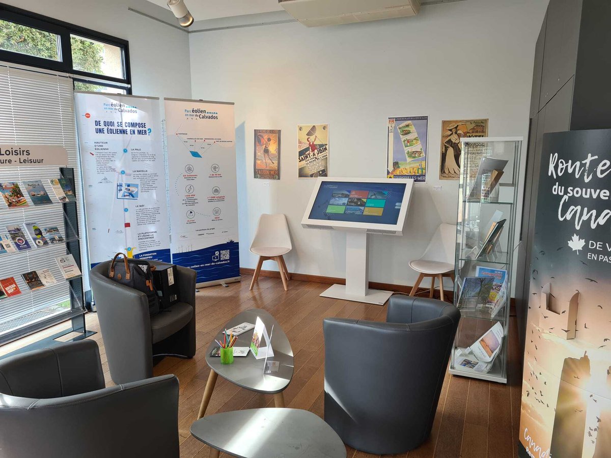 EolMerCalvados's tweet photo. #EolienEnMerCalvados 🌊Avez-vous déjà découvert nos deux points d’information sur la côte ? 
Situés à la base nautique de @OuistrehamRB et à l’office de tourisme de #CourseullessurMer. Venez tester cette expérience immersive avec nos deux tables pédagogiques ! 🤩 https://t.co/N8IZ5U56nJ