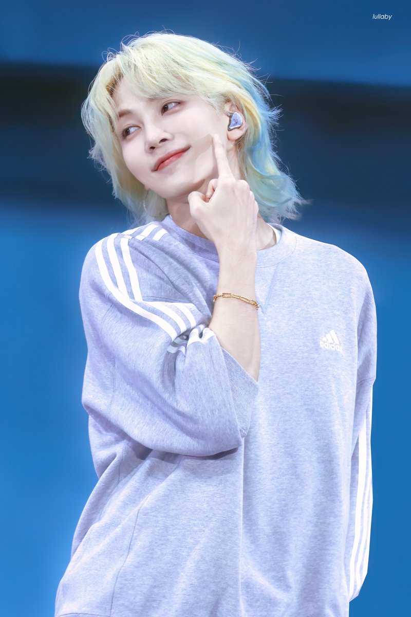 lullaby_1004yjh's tweet photo. 240723 CARAT LAND HD
😘
#정한 #윤정한 #JEONGHAN
#ジョンハン #尹净汉 
#세븐틴     #seventeen
@pledis_17 https://t.co/Z2fhu3A11W