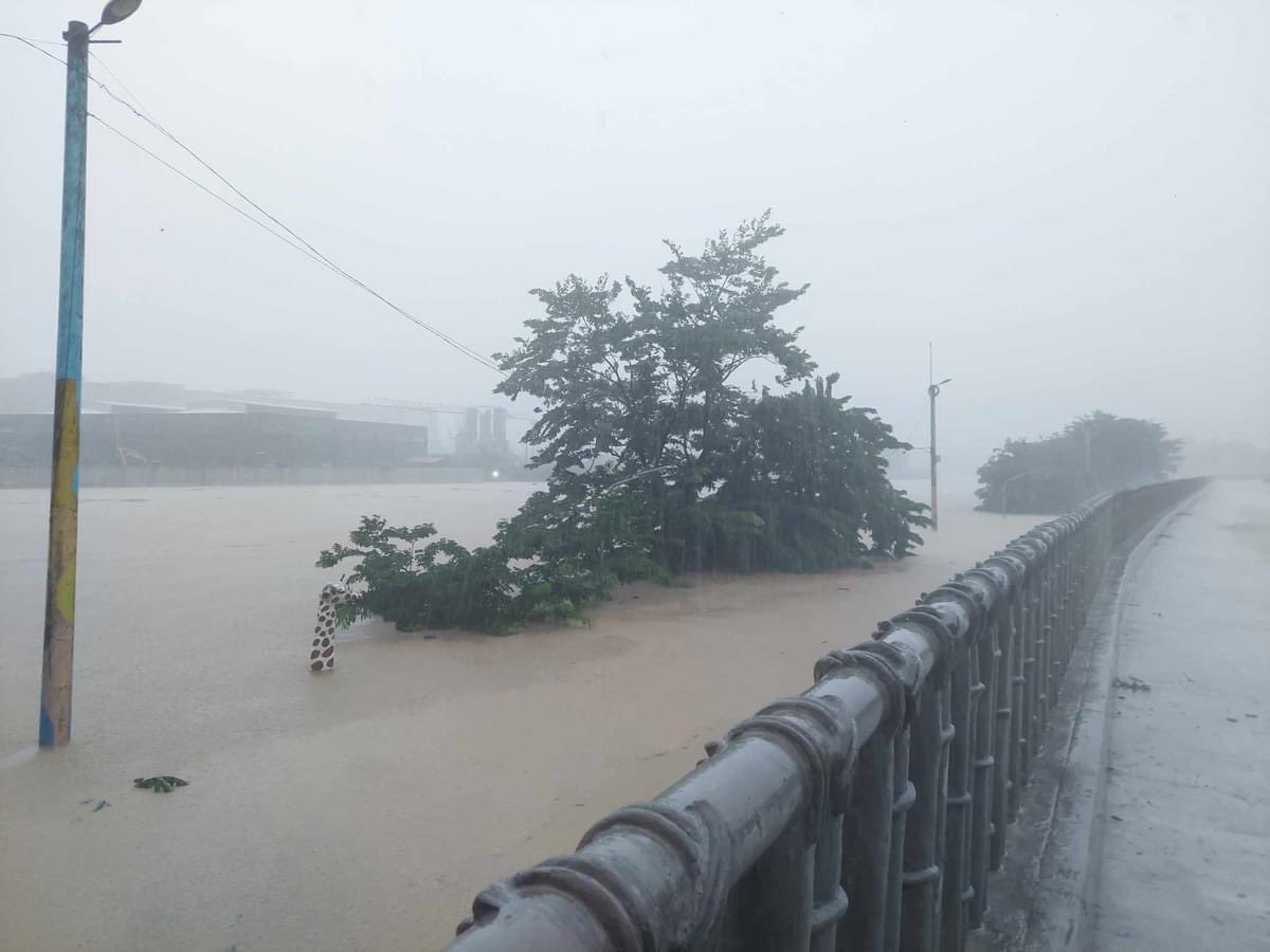 samreyes_'s tweet photo. Ngayon matetesting yung bagong Great Wall of Provident Village hahahuhu #CarinaPH https://t.co/jzZsAUN44O
