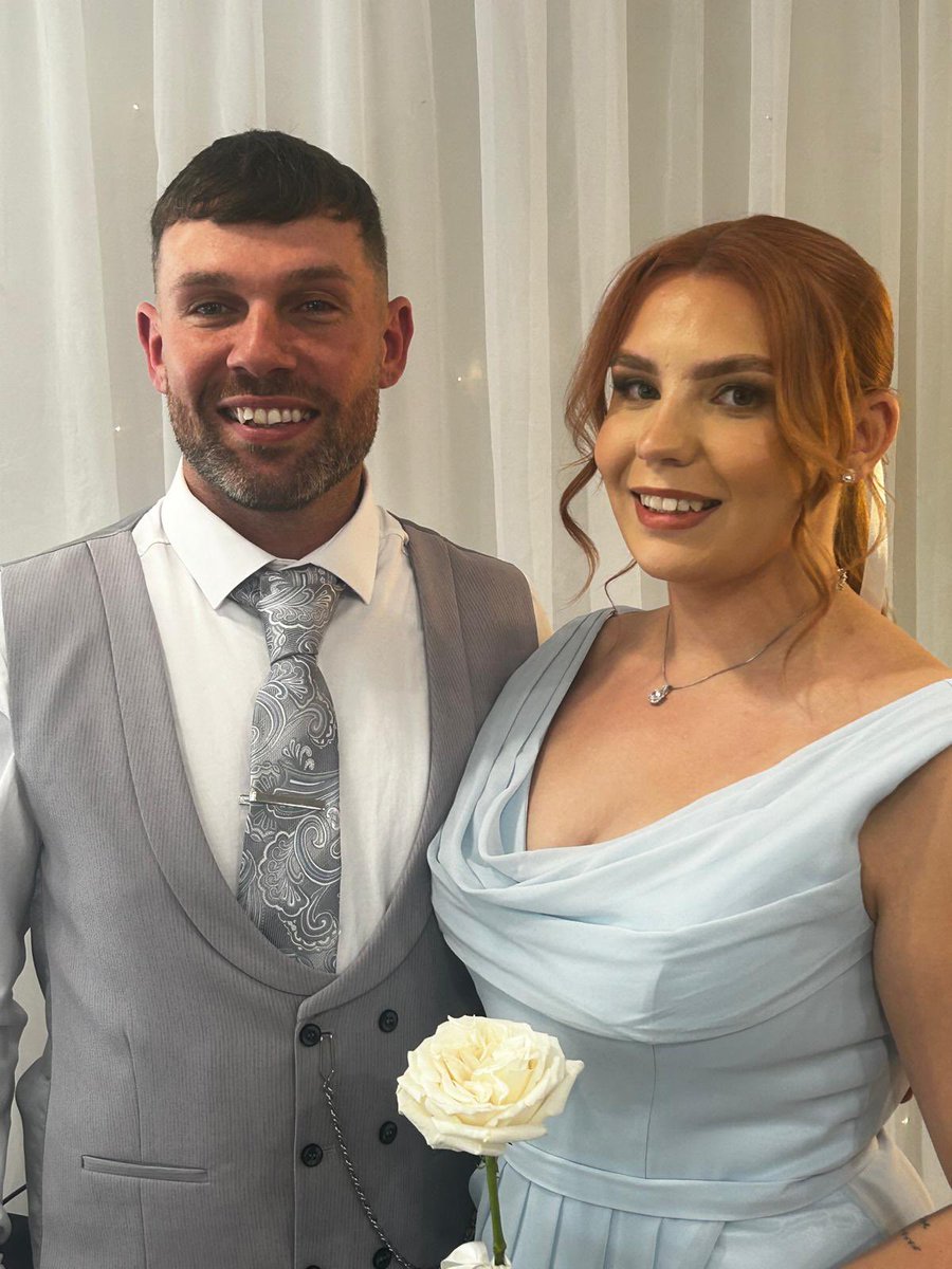 Caitx14's tweet photo. Couple wedding pics https://t.co/IfR0AZ4eJK