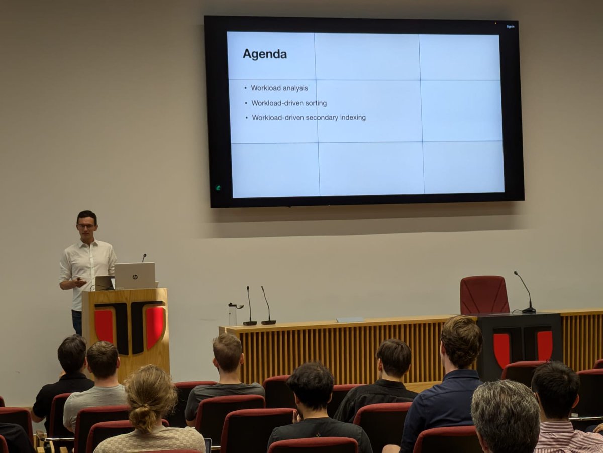 vldb_ssc's tweet image. An excellent start of the day with Andreas Kipf speaking about Data Warehouses and Workload-driven Indexing ⭐️