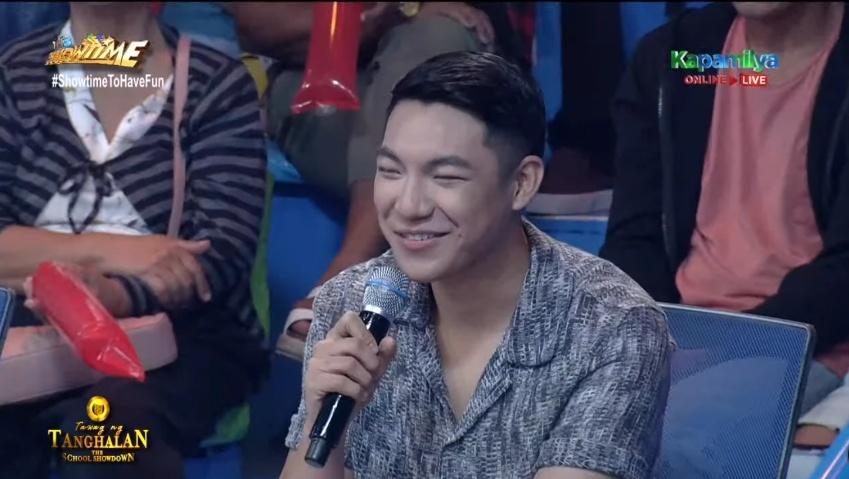 iLoveDarren_24's tweet photo. Our sunshine!! Grabe ang charm at kagwapuhan ng Hurado Darren namin!! Ang sarap mo lang titigan at panoorin D!!
#DARREN @Espanto2001
#ShowtimeToHaveFun https://t.co/MyJkWU75lI