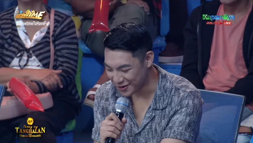 iLoveDarren_24's tweet photo. Our sunshine!! Grabe ang charm at kagwapuhan ng Hurado Darren namin!! Ang sarap mo lang titigan at panoorin D!!
#DARREN @Espanto2001
#ShowtimeToHaveFun https://t.co/MyJkWU75lI