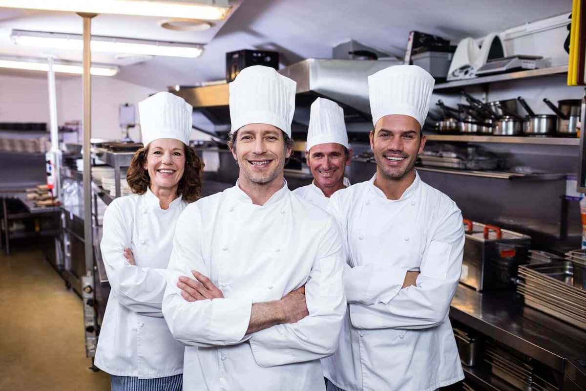 FactsInPosts's tweet photo. FUN FACTS YOU DIDN'T KNOW 

" The tall hat chef's wear is called a toque " 

#Toque #Chefshat #Funfacts https://t.co/wpP118SRMO