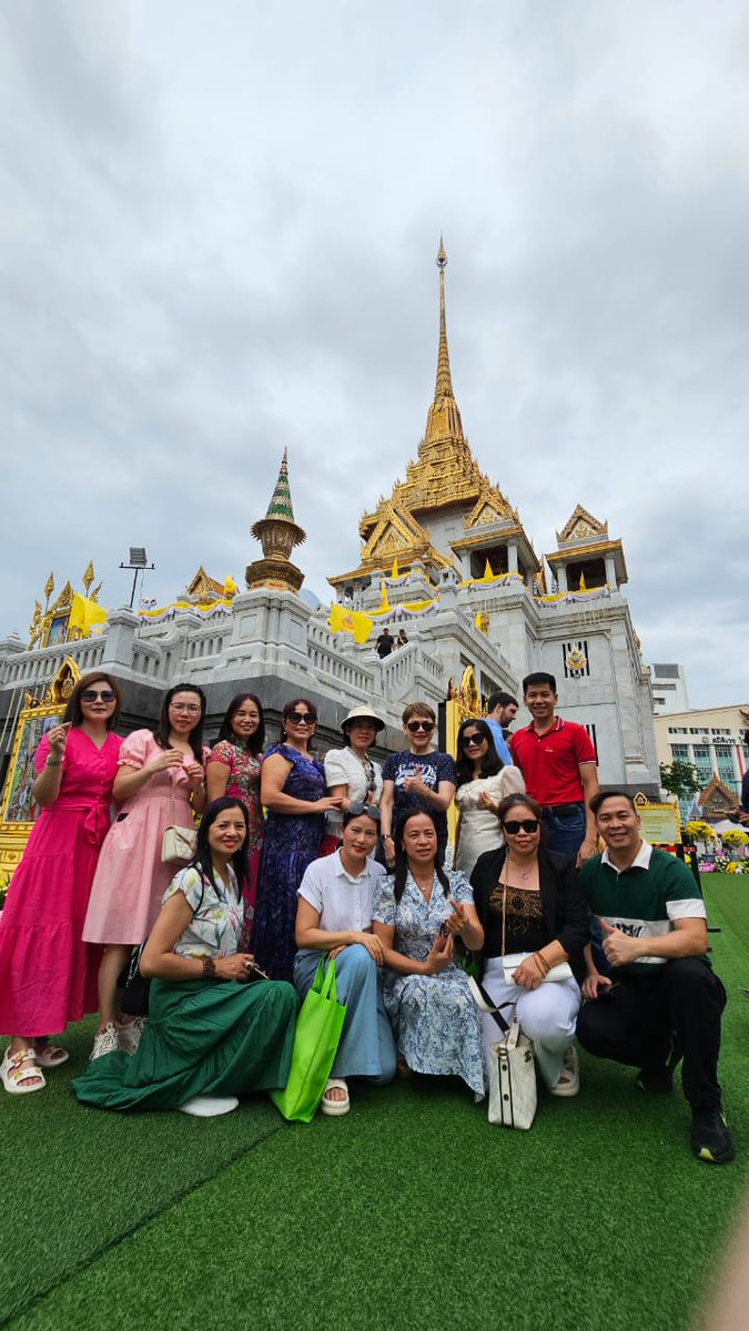 eforest2_world's tweet image. Vietnam delegates touring Bangkok's Golden Temple during the King's birthday celebration. The temple is beautifully decorated, adding a special touch to their visit! 🌟🏯
#eforest #treess #1billiontrees #landrestoration #onebilliontrees #environmentallyfriendly #Vietnam #Bankok