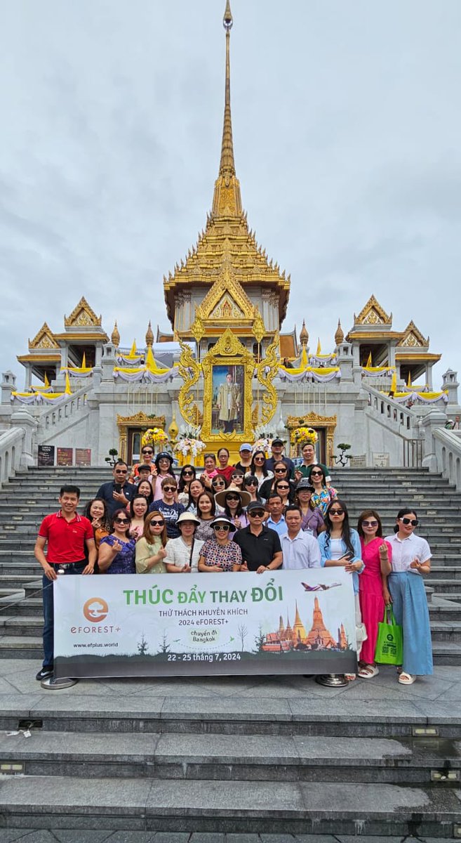 eforest2_world's tweet image. Vietnam delegates touring Bangkok's Golden Temple during the King's birthday celebration. The temple is beautifully decorated, adding a special touch to their visit! 🌟🏯
#eforest #treess #1billiontrees #landrestoration #onebilliontrees #environmentallyfriendly #Vietnam #Bankok