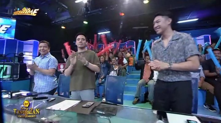 D_marianne23's tweet photo. Our very own Hurado Darren with his fellow Hurados on today's TNT The School Showdown!!
#DARREN @Espanto2001
#ShowtimeToHaveFun
https://t.co/dMHWYeBuyA