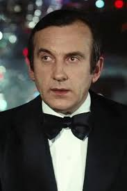 merlinpapin3's tweet photo. .@FredOL69007 #PremièreFoisauCinéma
#DanielCeccaldi dans Le Diable boiteux de Sacha Guitry (1948) il avait 21 ans https://t.co/Bd5rdNOHHN