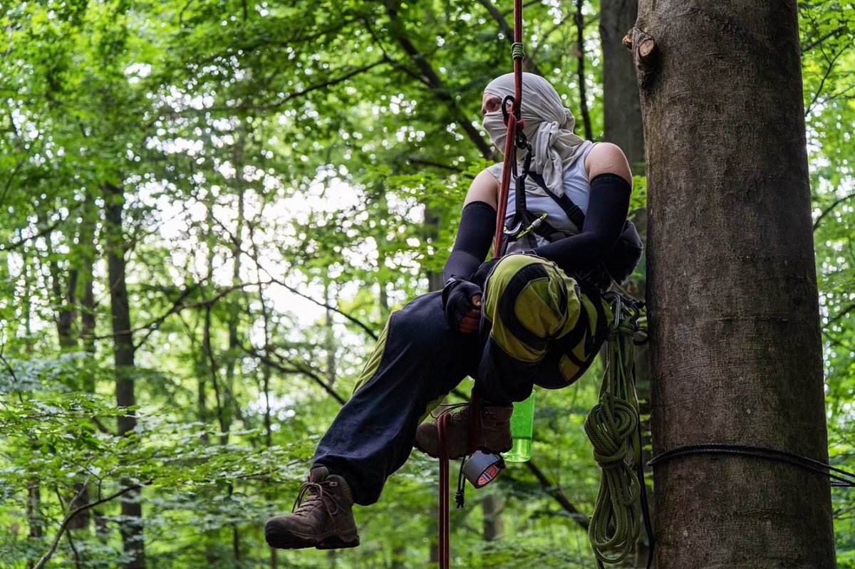 wsa_buendnis's tweet photo. Wir sind das Investitionsrisiko❗

#Wald und unsere Lebensgrundlagen zerstören für kurzfristige Profite und Konzerninteressen?

Nicht mit uns - Widerstand überall! 📣💥

#WaldStattKies | #BannyBleibt https://t.co/Sgphku5Tzo