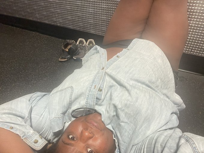 I came to the gym but I&rsquo;m literally just laying here https://t.co/VQLcrwt977