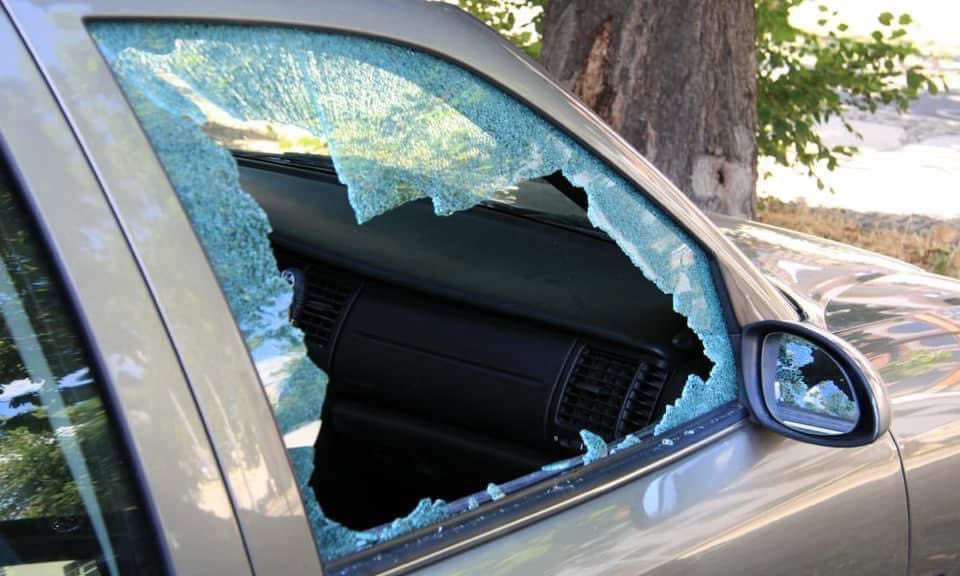 I had left two tickets for Gavin James at <a href="/GalwayIntArts/">Galway International Arts Festival</a> on the dashboard of our car outside the house yesterday  

Someone has broken the car window and left two more Gavin James tickets beside them 

Heartless bastards