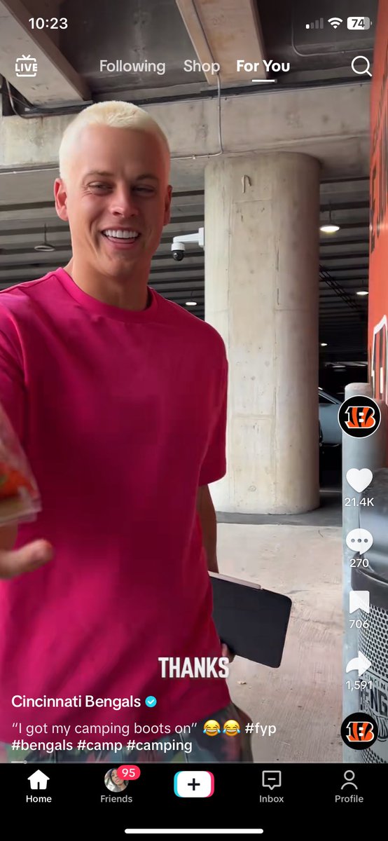 Joe look like Cody Rhodes  for a second
