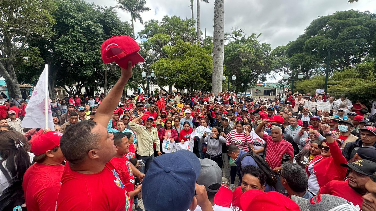 AngelPComuna's tweet photo. Nos fuimos a Sanare uno de los pueblos más bonitos de los andes Venezolanos. Nos recibieron los Comuneros y Comuneras de Sanare con mucho entusiasmo y esperanza, porque les trajimos un mensaje de nuestro presidente @NicolasMaduro
Aquí gana el Gallo Pinto este #28Jul @NicolasMaduro