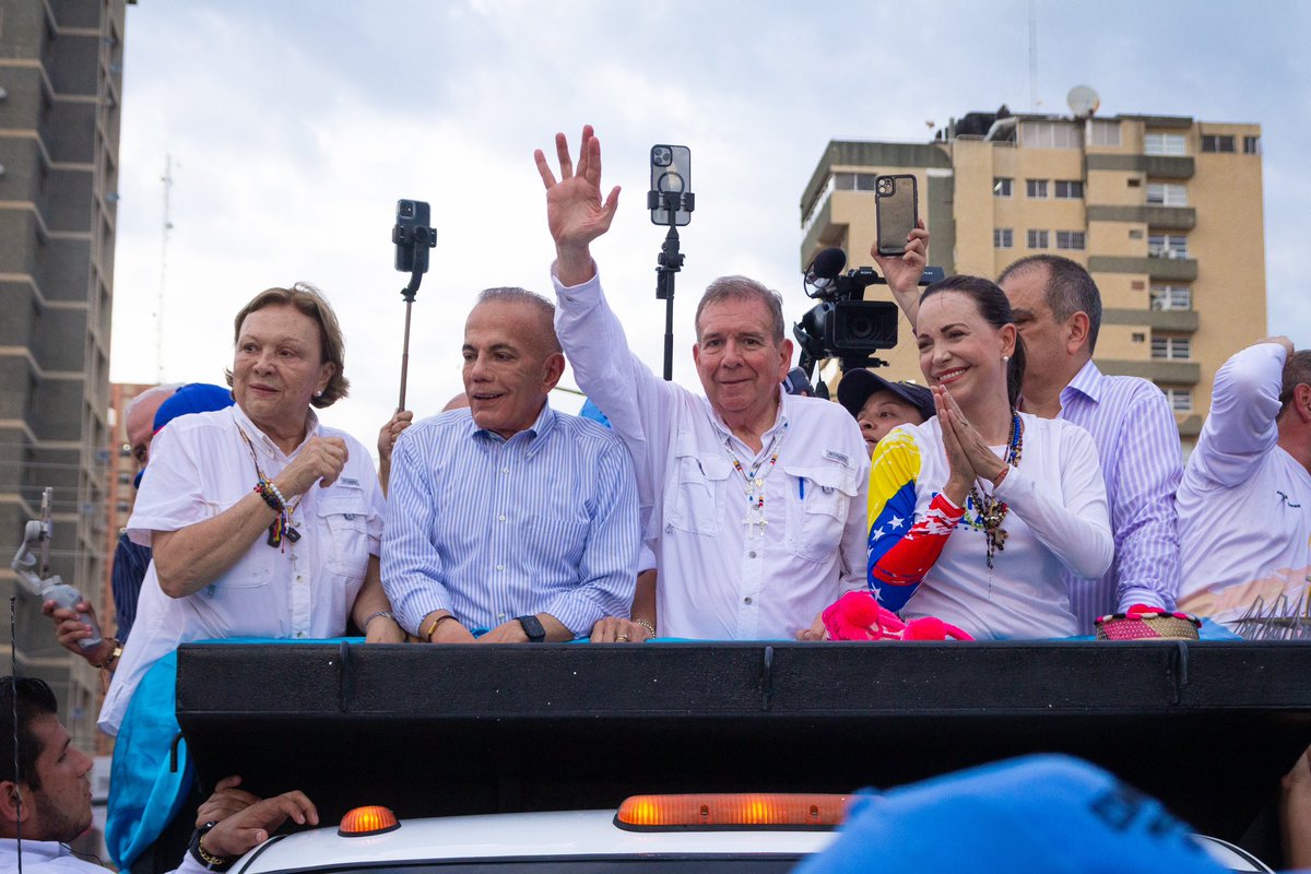 manuelrosalesg's tweet photo. Hoy, la Avenida 5 de julio se desbordó de esperanza por una Venezuela próspera, de libertad y paz. ¡Este 28 de julio vamos a votar y vamos a ganar! #23julio https://t.co/JVdkMdjeC6