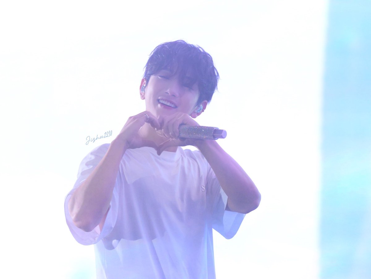 240723 캐럿랜드 ✨

슈아야 행복하게 웃어줘서 고마워!

#조슈아 #joshua
#홍지수 #세븐틴 #SEVENTEEN 
#ジョシュア #洪知秀