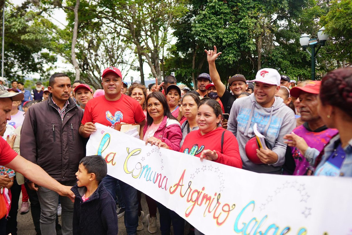 AngelPComuna's tweet photo. Nos fuimos a Sanare uno de los pueblos más bonitos de los andes Venezolanos. Nos recibieron los Comuneros y Comuneras de Sanare con mucho entusiasmo y esperanza, porque les trajimos un mensaje de nuestro presidente @NicolasMaduro
Aquí gana el Gallo Pinto este #28Jul @NicolasMaduro