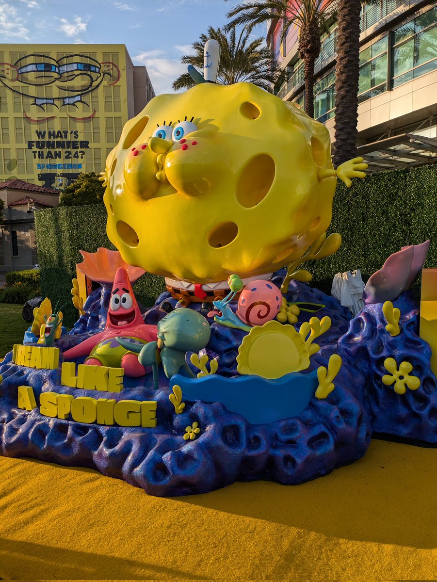 SD_Comic_Con's tweet photo. The #SDDD #Spongebob ⛲ is ready to...💦 hydrate! https://t.co/hrXYfD0NDM