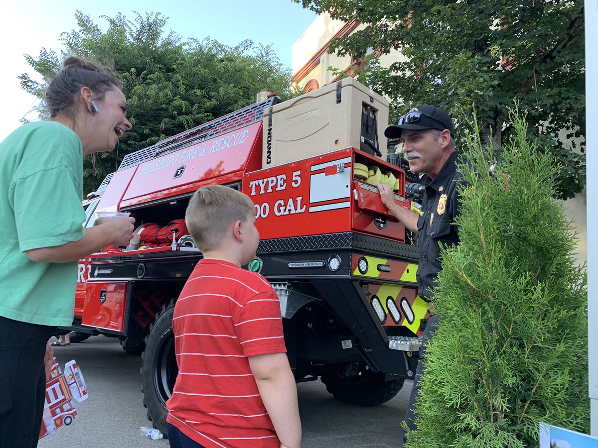 HillsboroFire's tweet image. Our brush rig is capable of many functions and this young future firefighter is learning from the fire chief himself. We're here at the Tuesday Night market until close. Come see us! #Wildland #YourHillsboroFirefighters