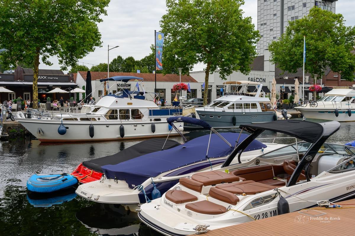 freddiederoeck's tweet photo. Heel veel mooie bootjes π₯οΈ liggen nu in de #Piushaven tijdens de Tilburgse kermis π‘ #KeiMooi #havenbeeld @RATilburg @gemeentetilburg @dagjetilburg @InTilburg013 @mijnpiushaven @Piushaven013 https://t.co/JRWiilTDrF