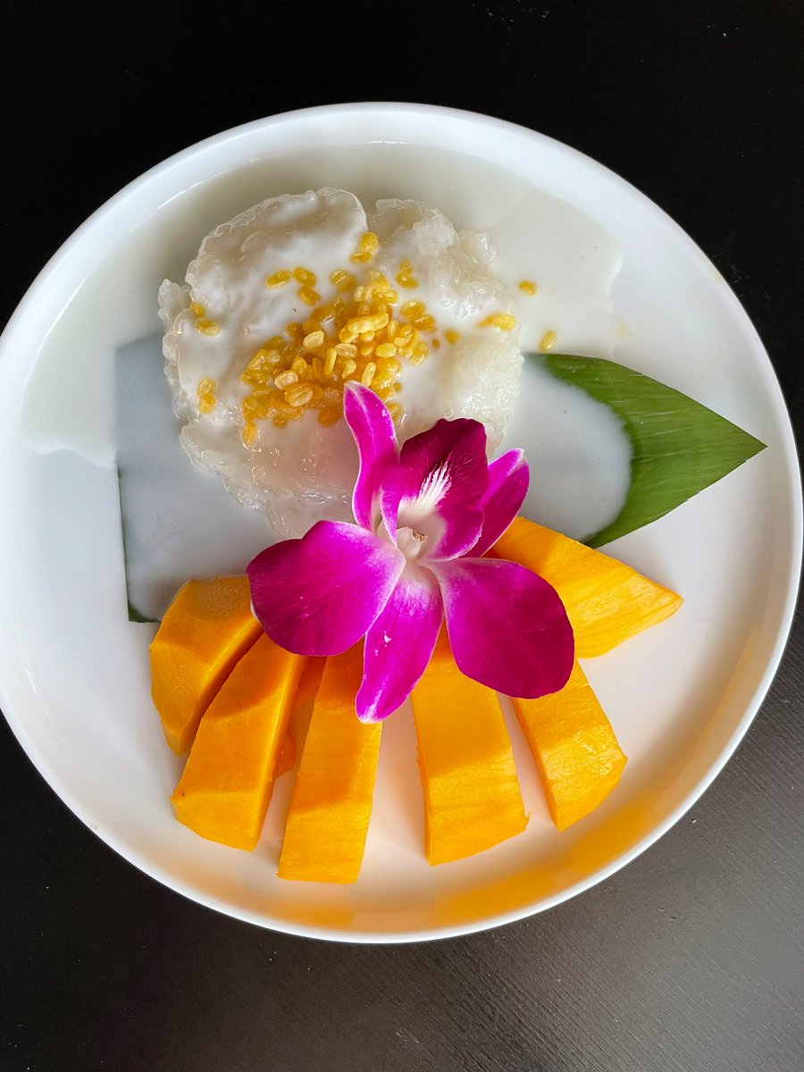 eatinglasvegas's tweet photo. If ever they give a Nobel Prize for dessert deliciousness, it would be hard to deny Mango Sticky Rice as the  first winner. 🇹🇭🥭🍚😋
#Lamoon #SpringMountainRoad
@EatTalkRepeat https://t.co/Hd5ylalR8E