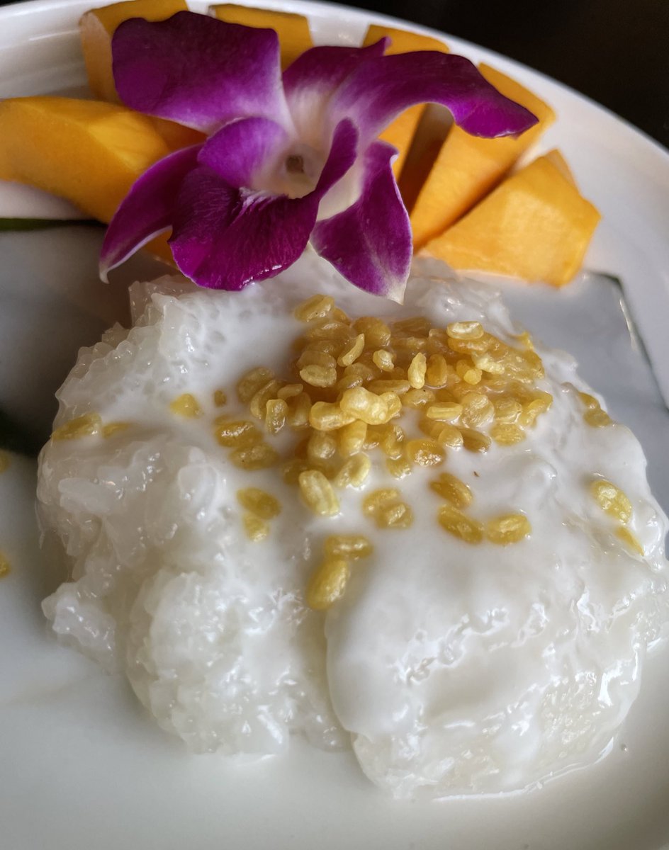 eatinglasvegas's tweet photo. If ever they give a Nobel Prize for dessert deliciousness, it would be hard to deny Mango Sticky Rice as the  first winner. 🇹🇭🥭🍚😋
#Lamoon #SpringMountainRoad
@EatTalkRepeat https://t.co/Hd5ylalR8E