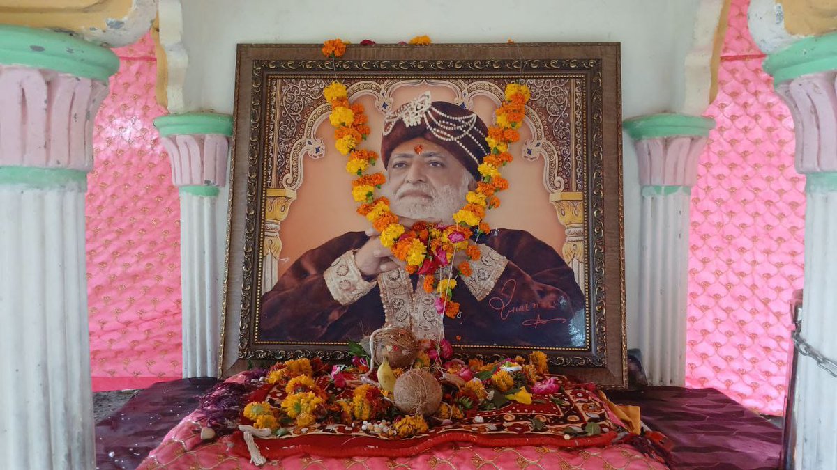#Unwavering_Faith 🙏  
Sant Shri Asharamji Bapu आश्रम में 
Guru Purnima Celebration पर सभी आश्रम धूमधाम से सजाए गए। व प्रत्येक आश्रम में संकीर्तन द्वारा लोगों के भाव व्यक्त हुए।
youtu.be/1273IsLpHoM?si…