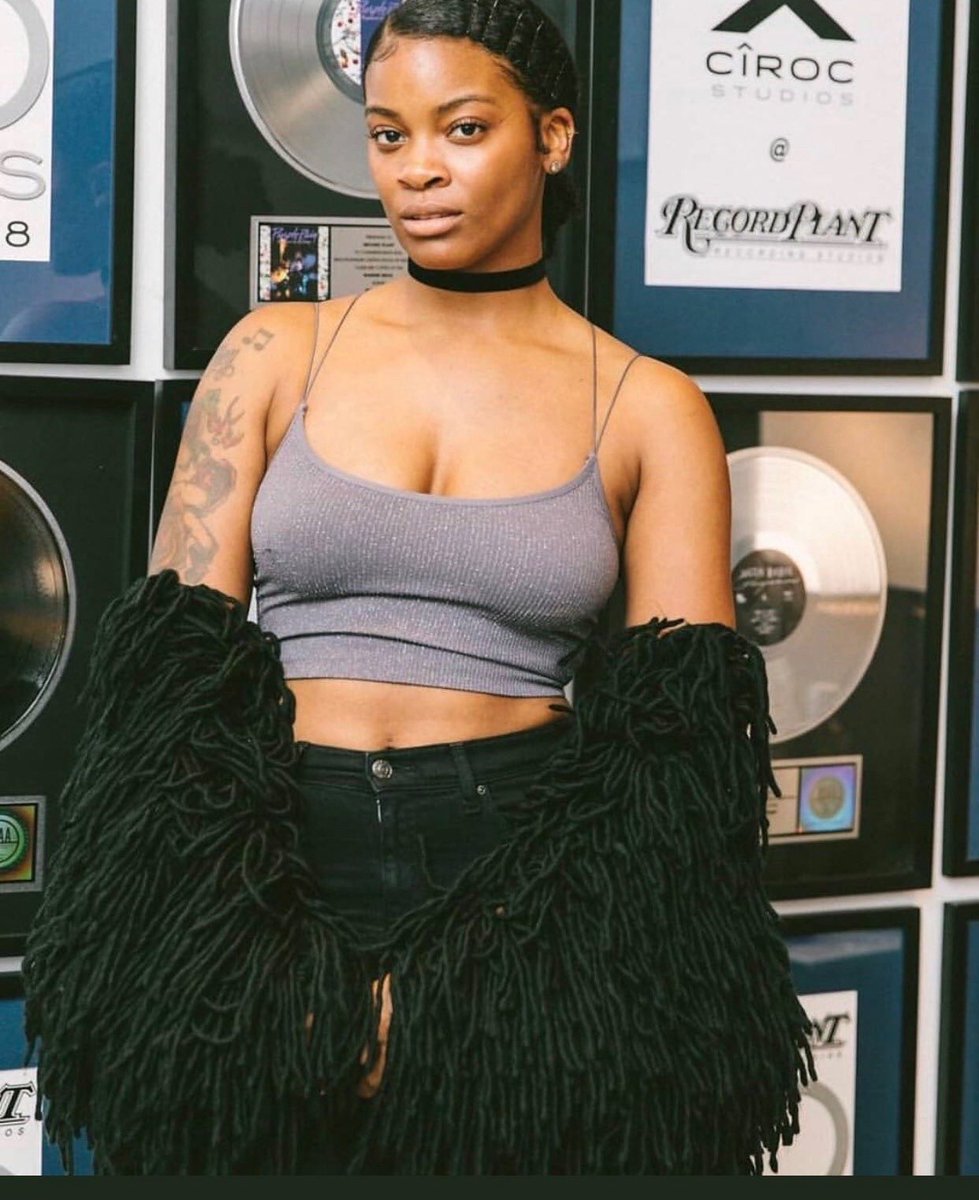 4shtzndgiggles's tweet image. Ngl. Ari Lennox is a beauty 🥴
