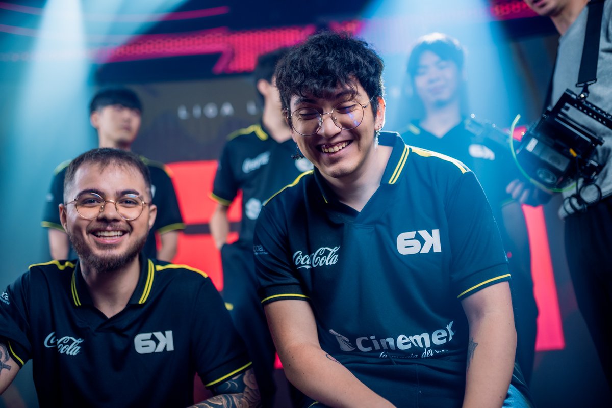 Buggaxlol's tweet photo. Todo en la vida tiene un fin, y aca llegó el mio en la LLA, lejisimos de los resultados que esperaba para este año, tengo que conformarme con lo mucho que crecí estos ultimos splits tanto como jugador como persona, tuve la suerte de poder campeonar en 4 LLAS, y eso no me lo va a sacar nadie, memorias que me voy a llevar hasta el cajon, pero me quedará el gusto amargo de saber que pude haber sido mucho mas si no hubiera sido un pelotudo cuando era mas chico, gracias LLA por darme la oportunidad de vivir lo que es un sueño para muchos, desconozco por completo que será de mi futuro como jugador, todo depende de lo que pase en los proximos meses con la union de las ligas, puede que me sigan viendo, como puede que este sea mi ultimo tweet como jugador, seran cosas para plantearse en este largo descanso que se me viene.
Pase lo que pase, no me arrepiento de nada, soy quien soy hoy en dia gracias a lo mucho que la cague, y volveria a cometer los mismos errores para estar en el punto que estoy hoy.
Gracias.