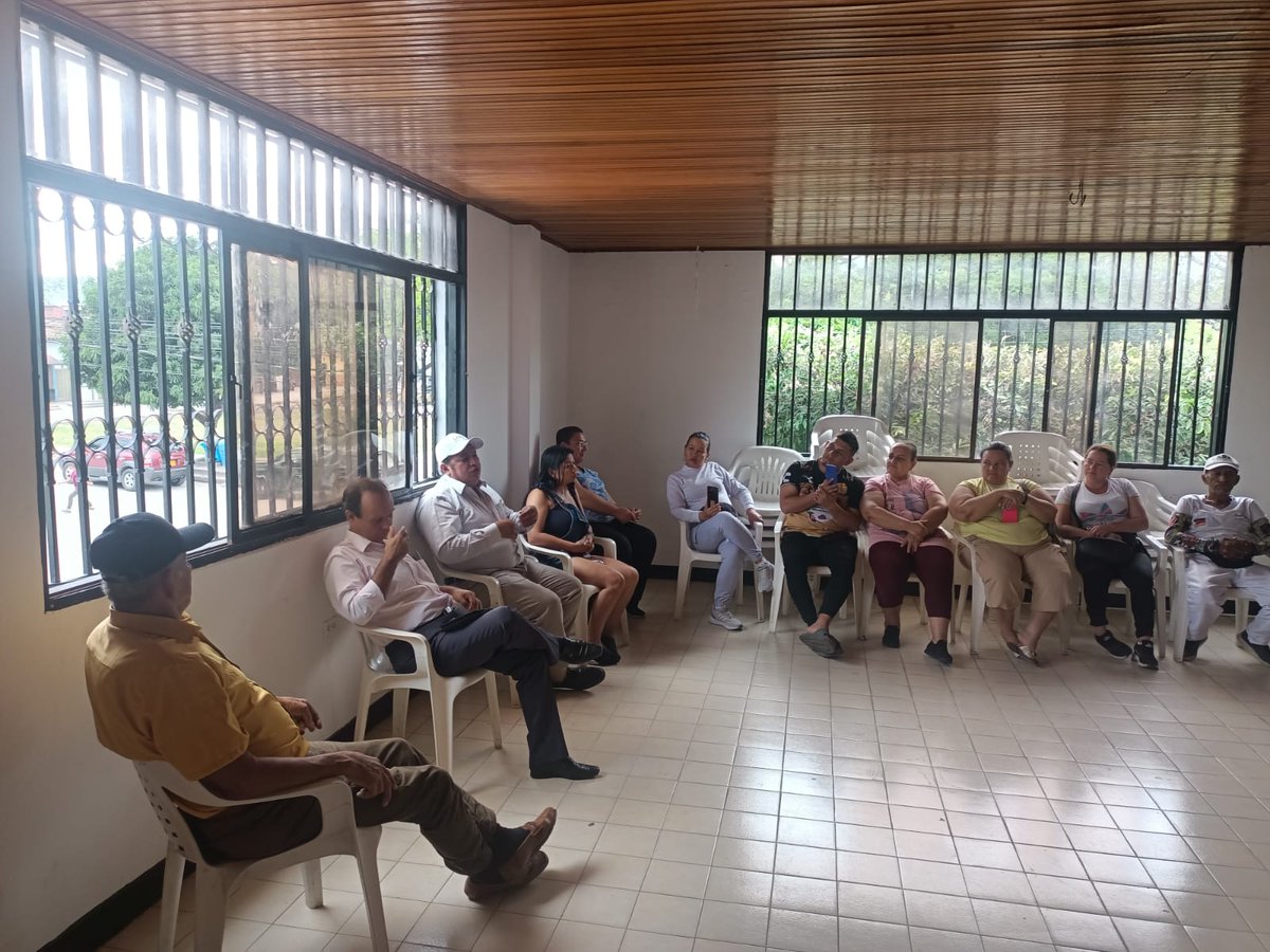 untrecol's tweet photo. Acompañamos a familias trabajadoras del municipio de #ElHoboHuila en la lucha por preservar su fuente de sustento ante acción Judicial de desalojo. Hemos pedido a la administración municipal asegurar una reubicación que garantice el goce efectivo del derecho al trabajo.
#Luchar. https://t.co/yqdlxjYUfz