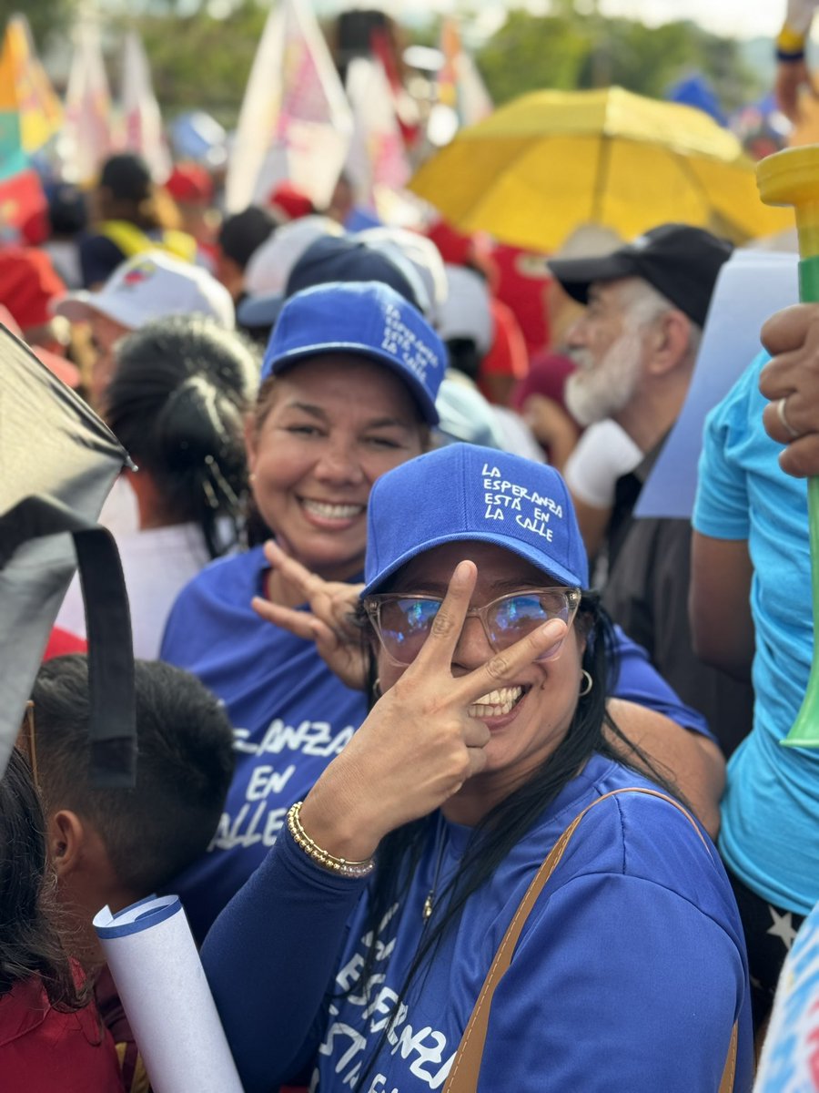 🇻🇪 En Carabobo se demostró una vez más que el pueblo está más unido que nunca en torno al presidente Nicolás Maduro. ¡Vamos por la victoria el próximo domingo! 🗳️

#VamosNico 
<a href="/NicolasMaduro/">Nicolás Maduro</a> 
<a href="/TellecheaRuiz/">Rafael Tellechea</a> 
<a href="/elguerrero9523/">José Miguel Guerrero</a>