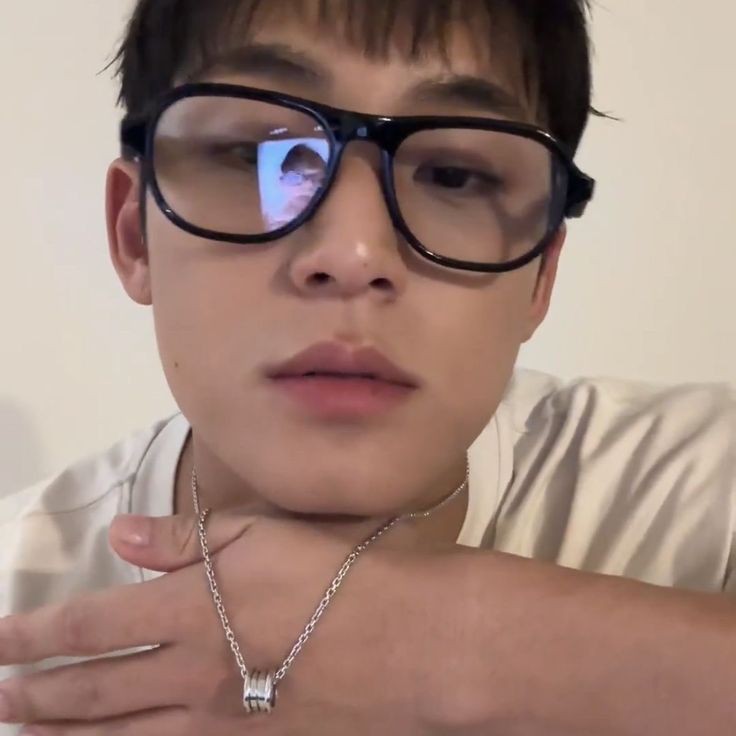 mugo_mug's tweet photo. hi, I'm migo and I'm looking for friendly and interactive #moots! ^^

— he | filo
— not new to #stantwt/#kpoptwt
— 07 liner
— svt, enha, itzy,
: any fandom is welcome | #CARAT_Moots
— ♡/↻ to be moots and spread <3 https://t.co/UwH2nRJwhu