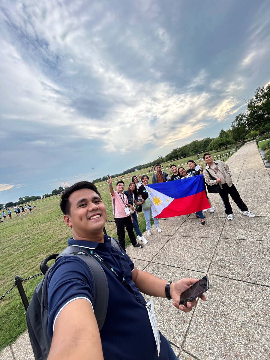 ErJuan04's tweet photo. Team #9

The National Mall is a beautiful , long, grassy park that allows us to see the glimpse of many of the nation’s most popular monuments and museums 
 Here’s us in one of its spots 😊

@ParticipateLrng 

#PLOrientation2024 
#UnitingOurWorld https://t.co/VBaPcqeZmX