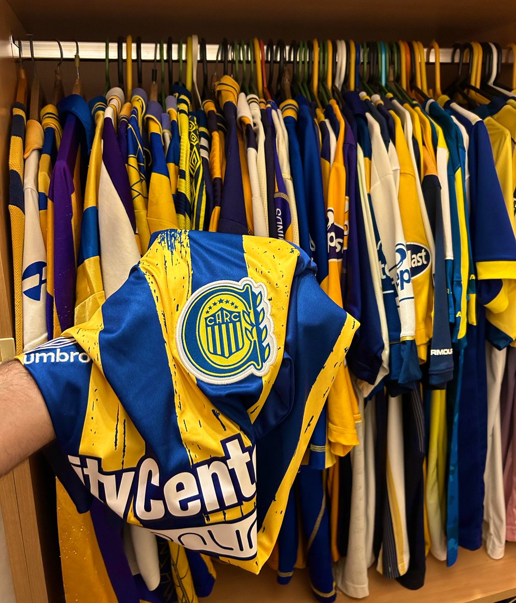 FrancoDiCarlo7's tweet photo. ¡ESTA CAMISETA NO ESTÁ HECHA PARA LOS CAGONES! 🇺🇦👊🏽 https://t.co/3K5d1xTWQe