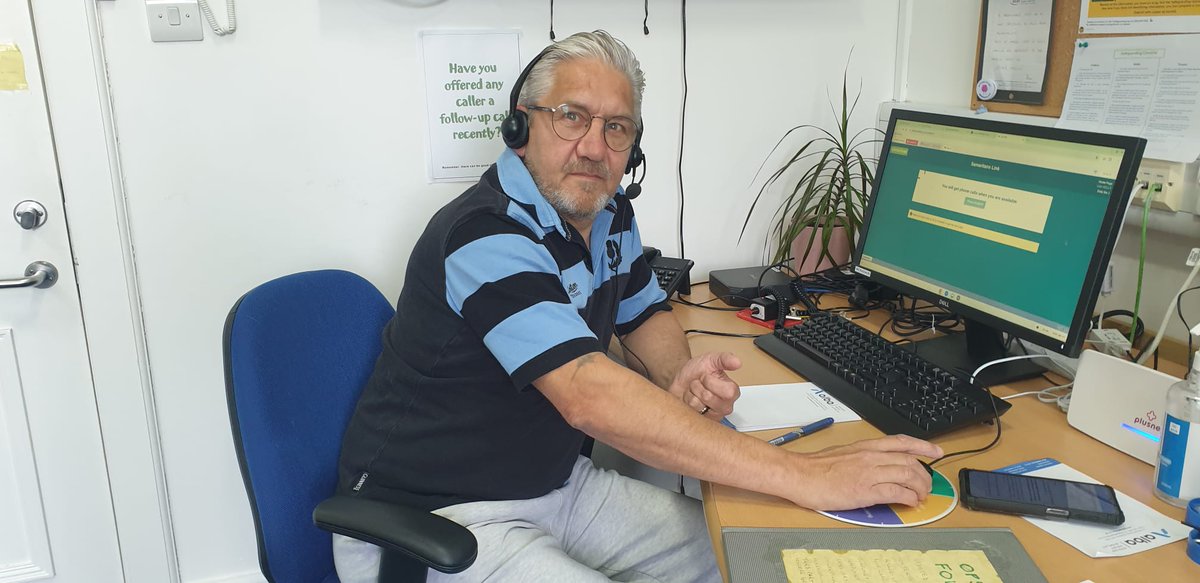 🌙 Barry from <a href="/DumfriesSams/">DumfriesSams</a> takes us through the 4-8am shift!

"An average shift for me is getting in the ops room about half an hour before the start of a shift to check I have everything I need and have a cuppa." ☕💚  

#SamaritansAwarenessDay