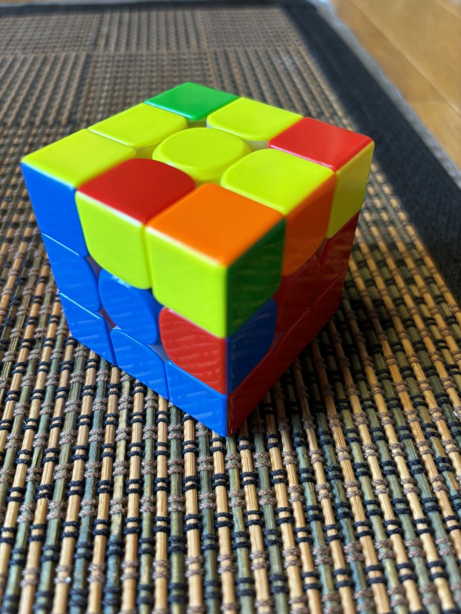 Renny3019's tweet photo. F2Lすごい調子いいって時にこいつ出ると死ぬほど萎えるよね

#ルービックキューブ　#Rubikcube #F2L https://t.co/J6nbySjRHn