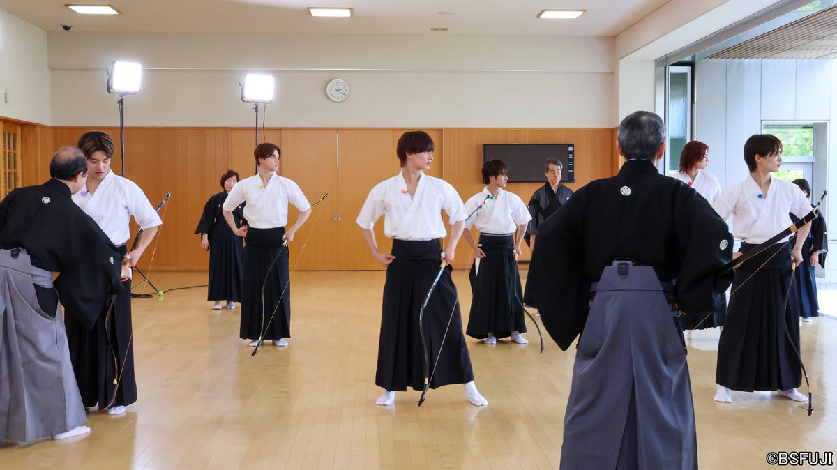 BishonenTei's tweet photo. ⋱ 📺8/4(日) 17:00～ ⋰
『#美少年亭』放送まであと11日🏹6️⃣
￣￣￣￣￣￣￣￣￣￣￣￣￣￣￣￣￣
着替えて絶賛練習中の
#美少年 の皆さん❗
着替えたお姿も
ばっちり決まってますね✨️

#Bishonen https://t.co/Zzt0vl3ksE