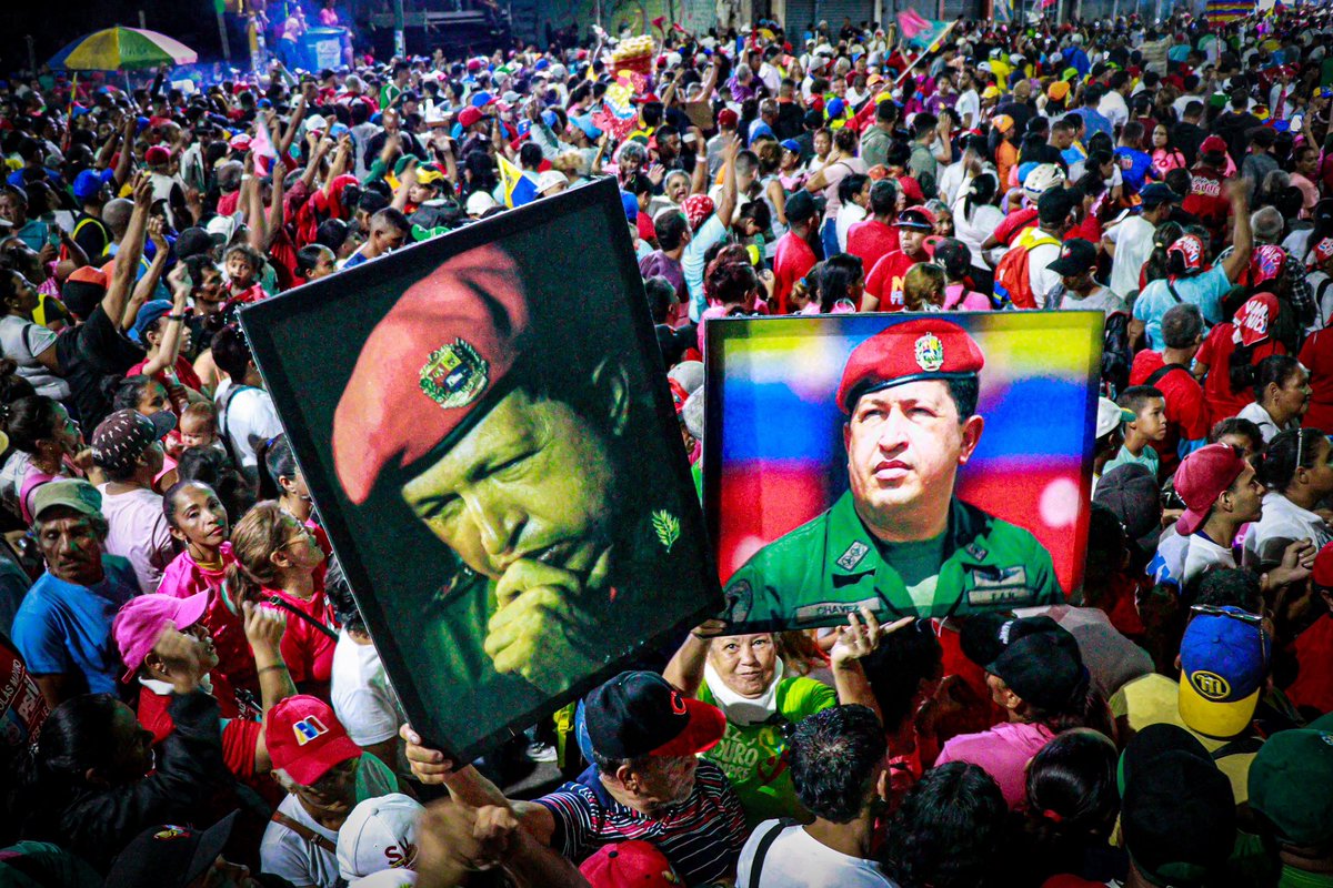 #23Jul Hoy llovió durante todo el día en Aragua, pero llegamos a la Av. Bolívar de Maracay a las 6pm y recibimos a las 8y30pm con la misma alegría que recibimos al Comandante Chávez hace 12 años al candidato que representa la paz y la tranquilidad de Venezuela. 

¡Falta poco para
