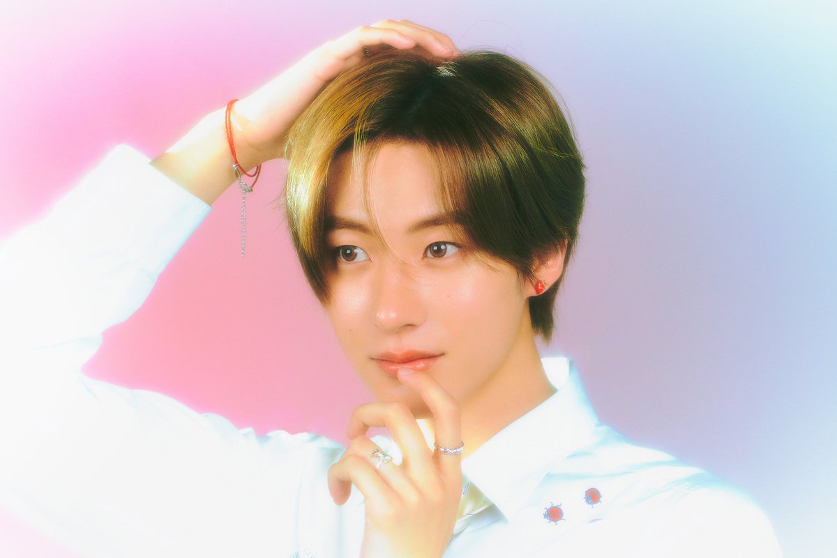 RIIZE_JPN's tweet photo. RIIZE 【Lucky - The 1st Japan Single】
🎧 Digital Release ➫ 2024.07.29
💿 Single Release ➫ 2024.09.05

#RIIZE #라이즈
#ANTON #앤톤
#RISEandREALIZE
#Lucky #RIIZE_Lucky https://t.co/r5BxqIOkeb