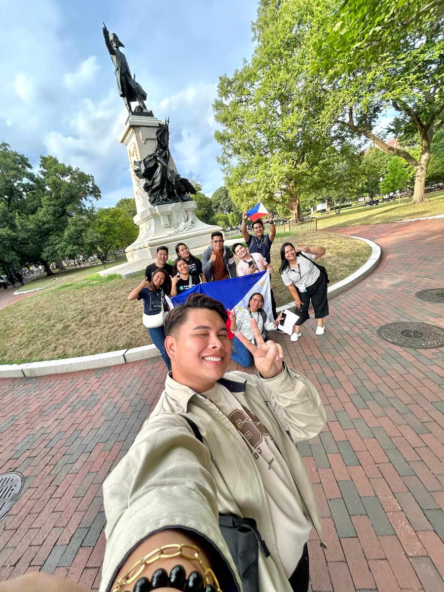 ErJuan04's tweet photo. Group #9

Some of the amazing sites we explored this evening! 😍

@ParticipateLrng 

#PLOrientation2024 
#UnitingOurWorld https://t.co/oxUEpg2JiC