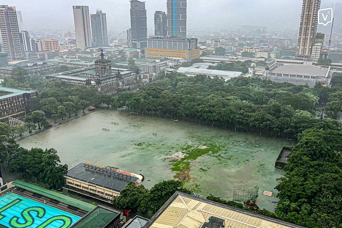 varsitarianust's tweet photo. UST FLOODED DUE TO CARINA, HABAGAT RAINS

LOOK: As of Wednesday morning, the UST campus and surrounding streets are heavily flooded after prolonged heavy rains caused by the southwest monsoon, intensified by Typhoon Carina. https://t.co/ww3N301cpi