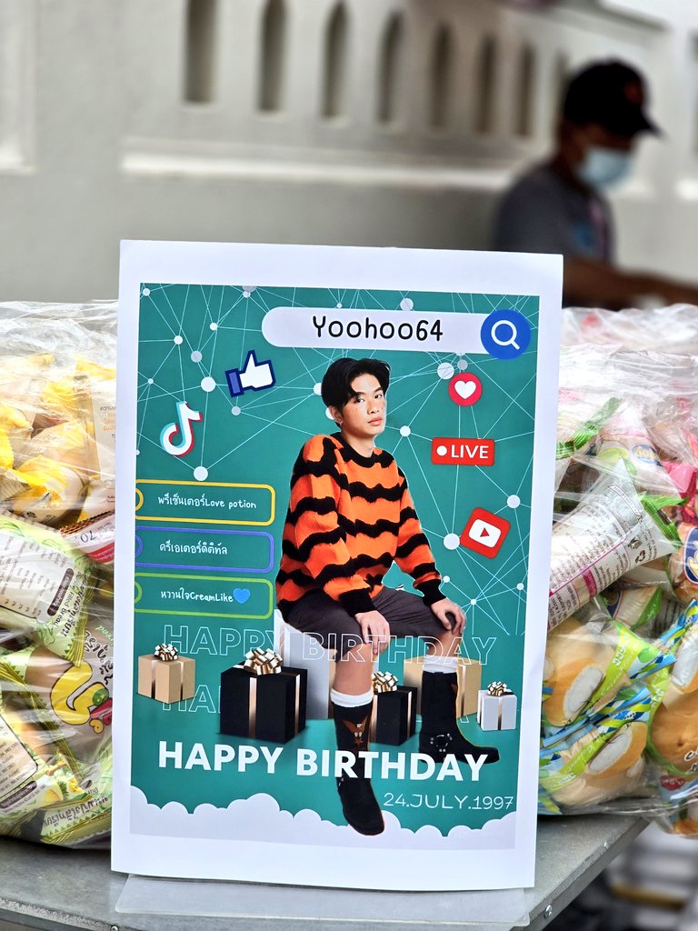 Thamboon888's tweet photo. 💚💙 HAPPY BIRTHDAY TO YOOHOO 💚💙

มอบข้าวกล่องน้ำดื่มและขนม 419 ชุด ให้กับคนไร้บ้าน คนยากไร้และผู้สูงอายุริมทาง เนื่องในวันคล้ายเกิดของคุณยู ในนามคุณยูและแฟนคลับยูครีมด้อมปาโก๋ 💕

#yoohoo64 #creamlike 
#ยูครีม #yoocreamhouse https://t.co/0WQyYPvmo1